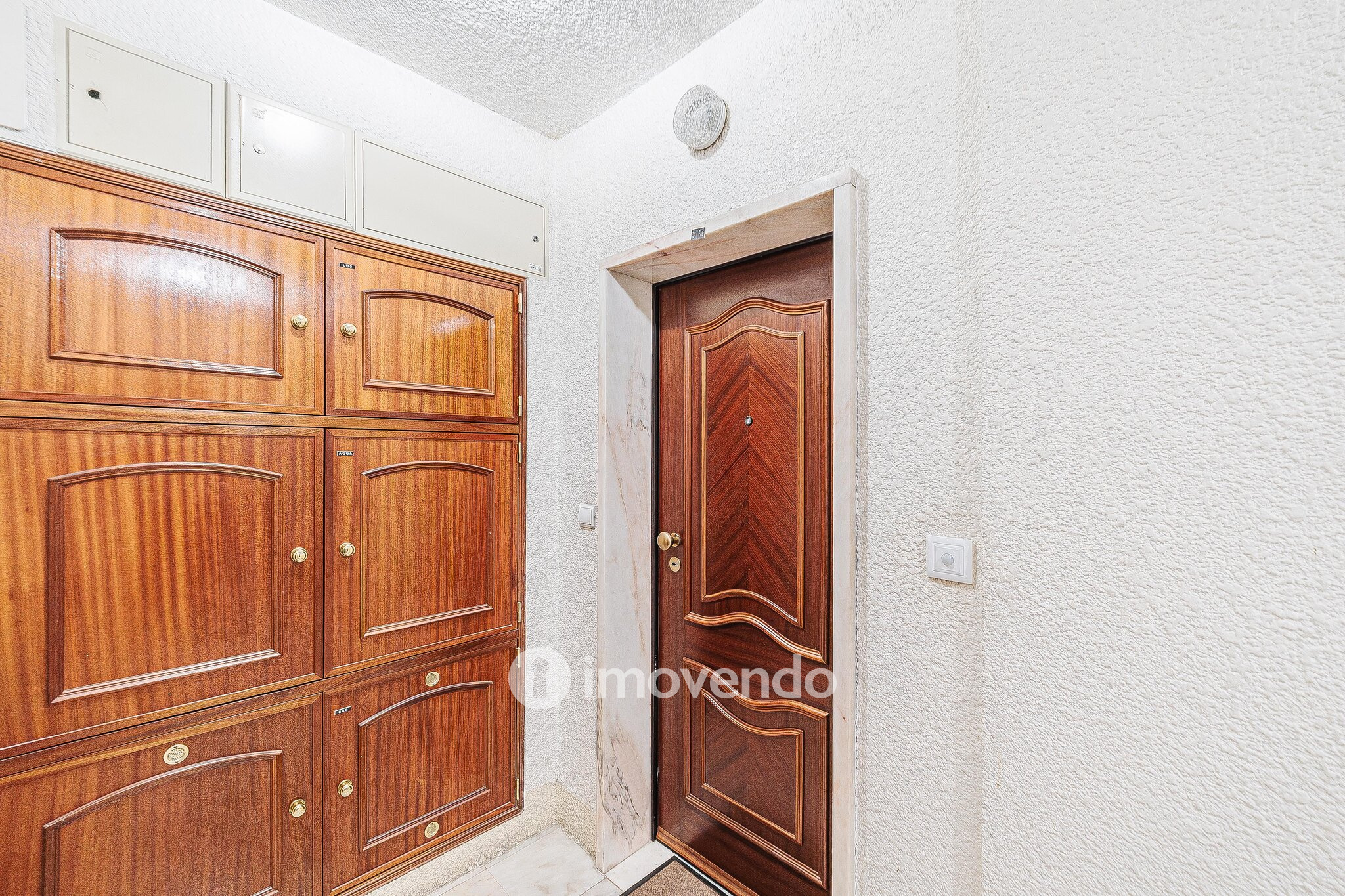 Apartamento T2, com lugar de estacionamento e arrecadação, na Ramada