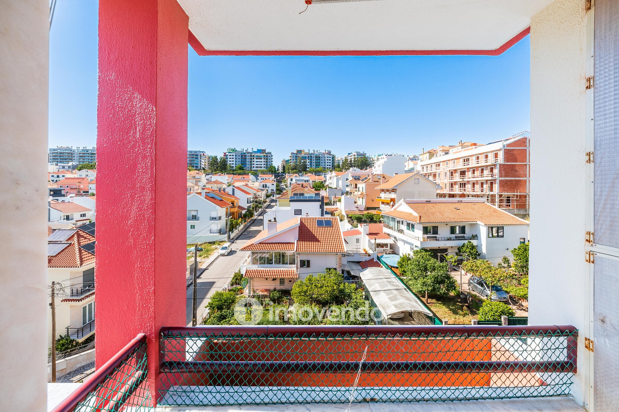 Apartamento T2, com lugar de estacionamento e arrecadação, na Ramada