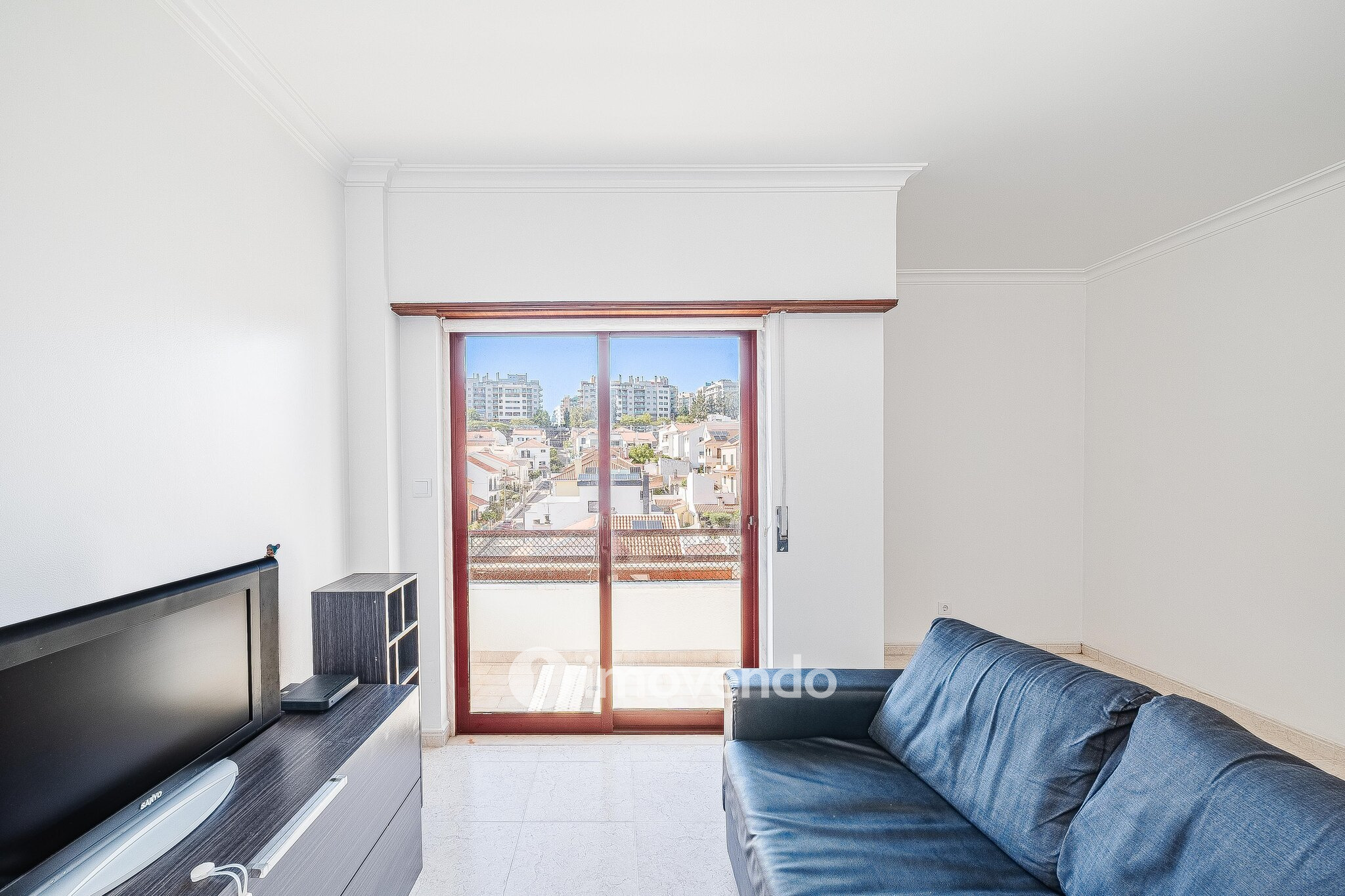 Apartamento T2, com lugar de estacionamento e arrecadação, na Ramada