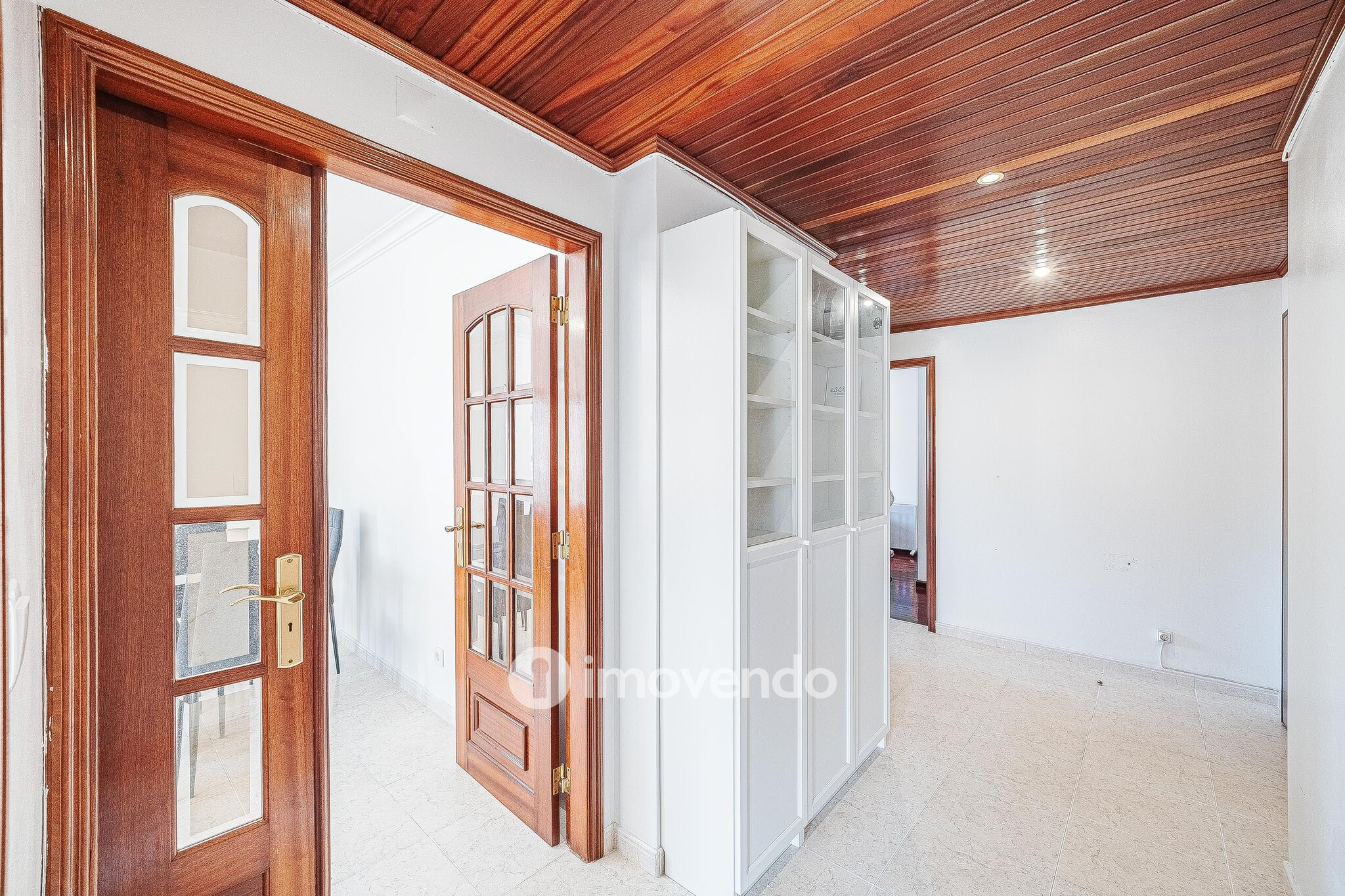 Apartamento T2, com lugar de estacionamento e arrecadação, na Ramada