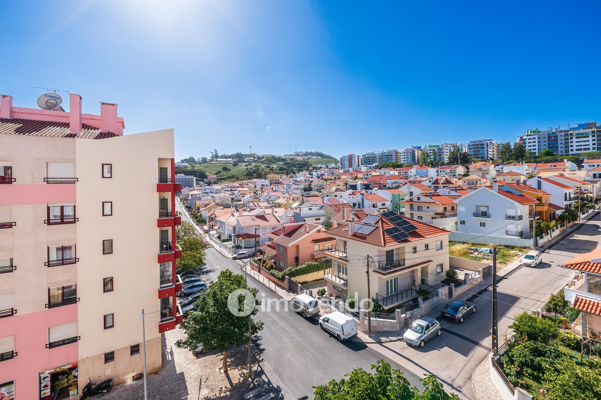 Apartamento T2, com lugar de estacionamento e arrecadação, na Ramada
