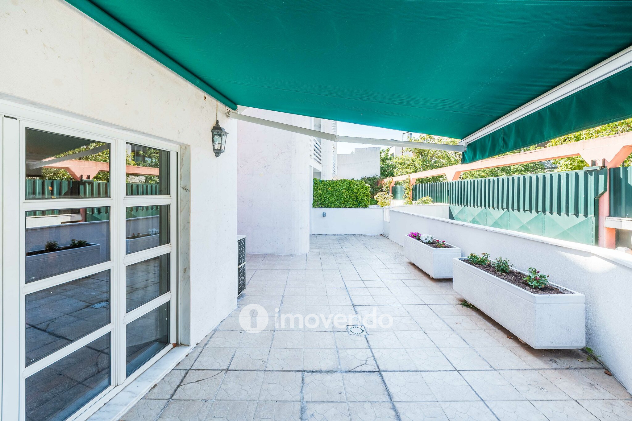 Apartamento T4 exclusivo, com estacionamento e terraço, em Belém