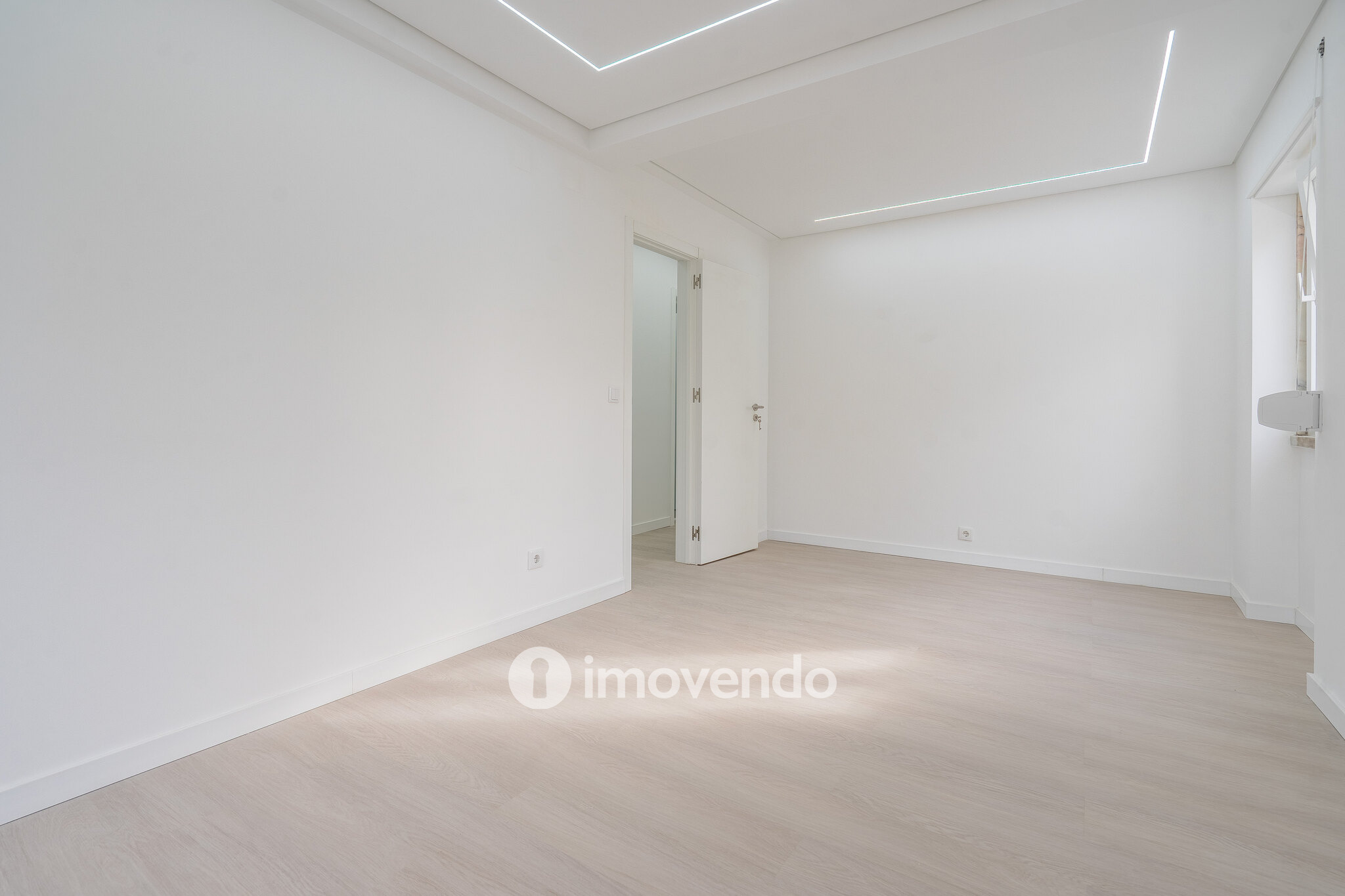 Apartamento T3 remodelado, com cozinha equipada, na Serra das Minas