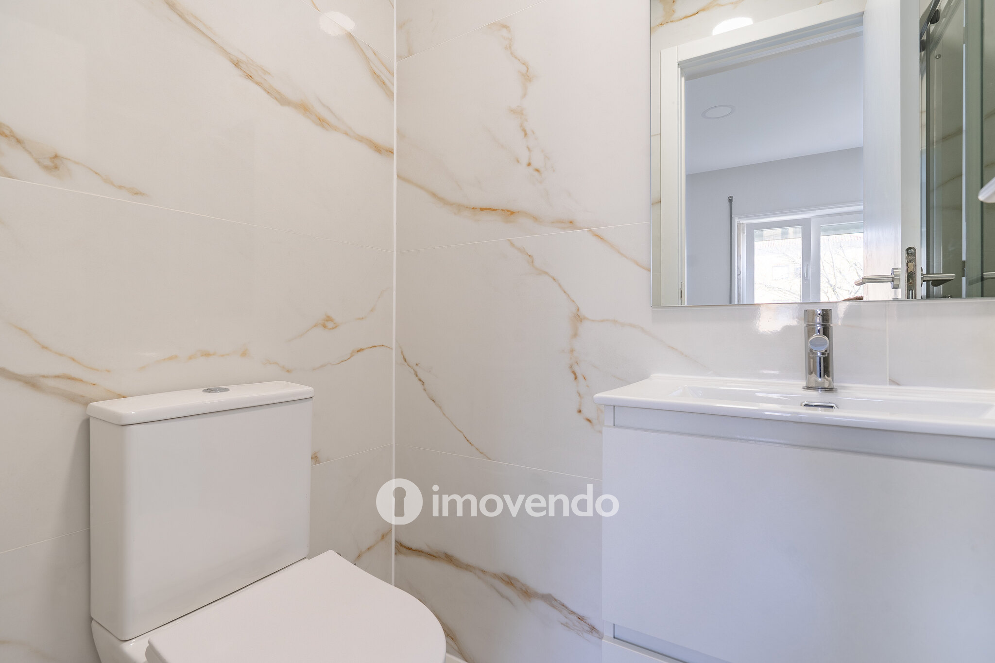 Apartamento T3 remodelado, com cozinha equipada, na Serra das Minas