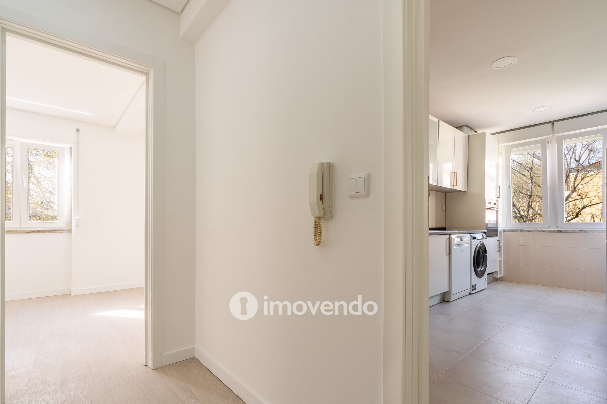 Apartamento T3 remodelado, com cozinha equipada, na Serra das Minas