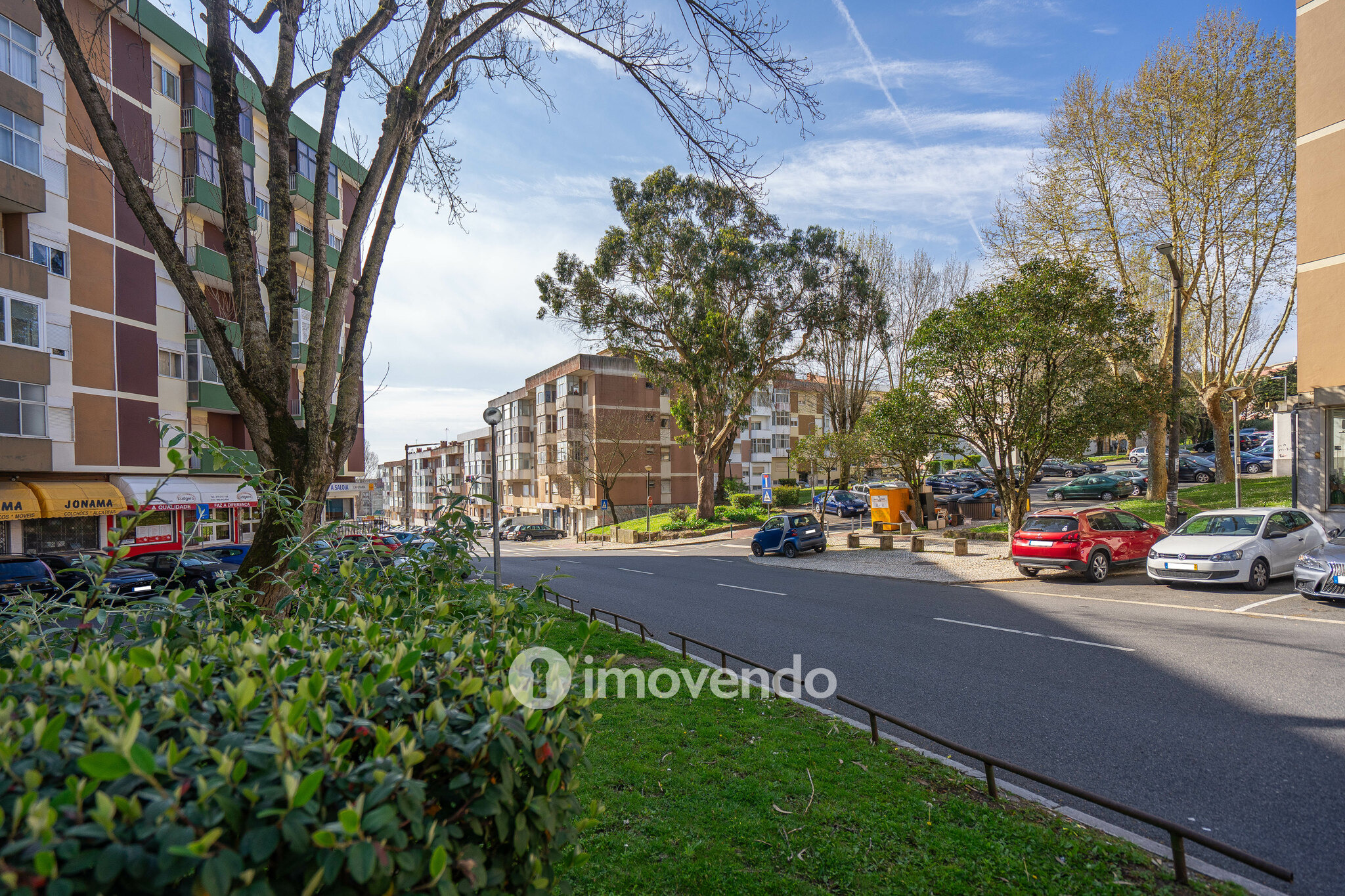 Apartamento T3 remodelado, com cozinha equipada, na Serra das Minas