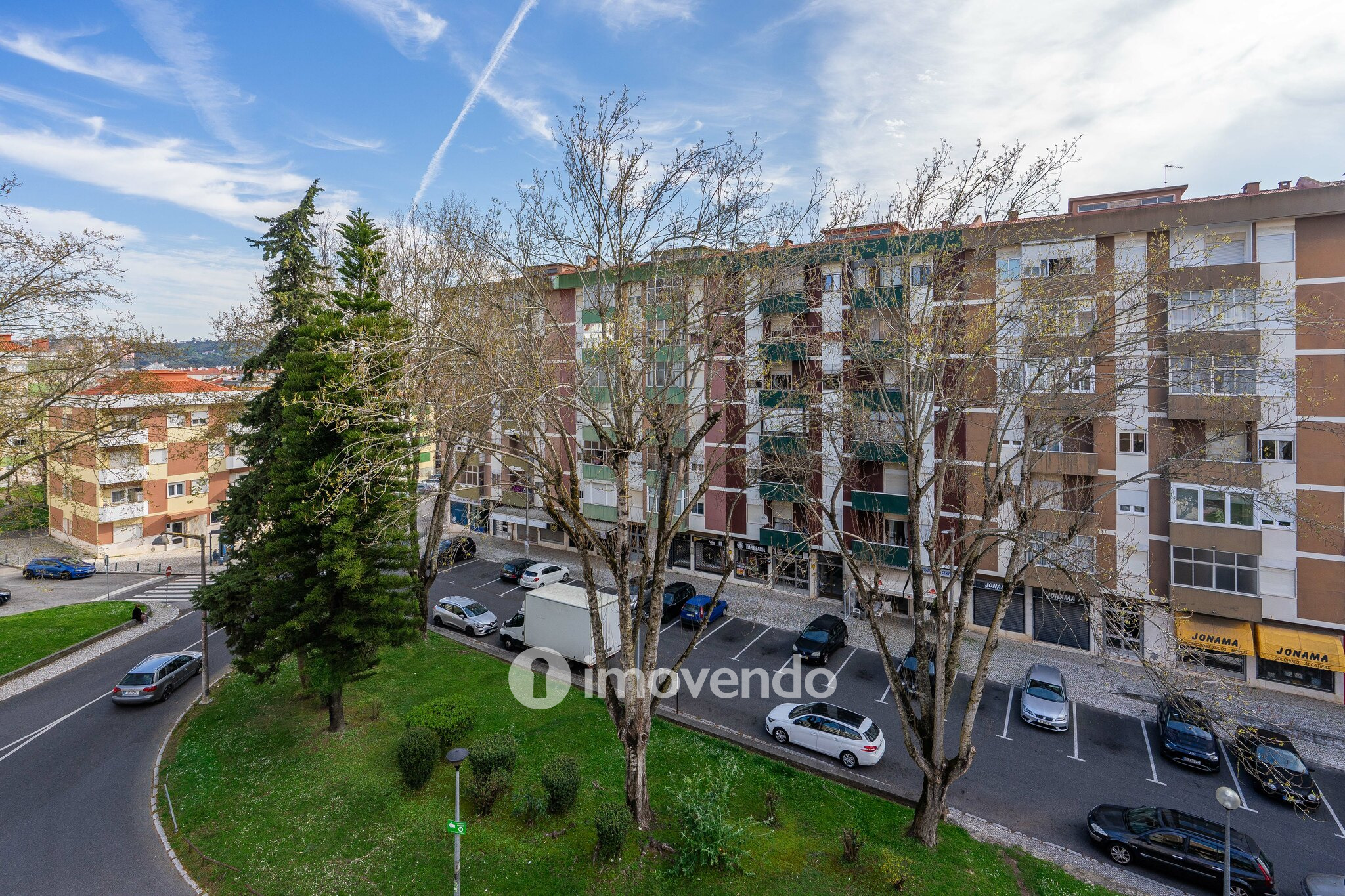 Apartamento T3 remodelado, com cozinha equipada, na Serra das Minas