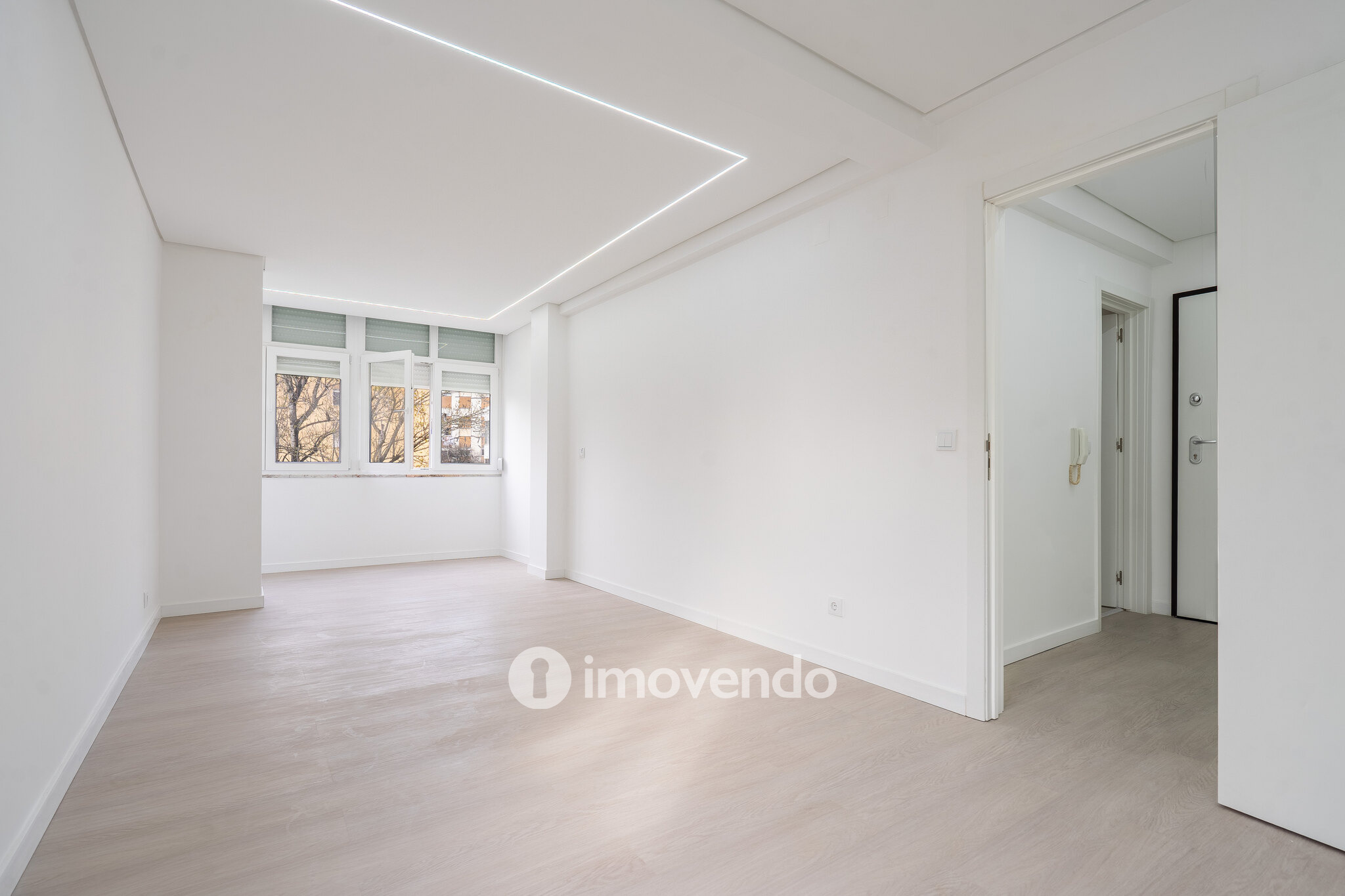 Apartamento T3 remodelado, com cozinha equipada, na Serra das Minas