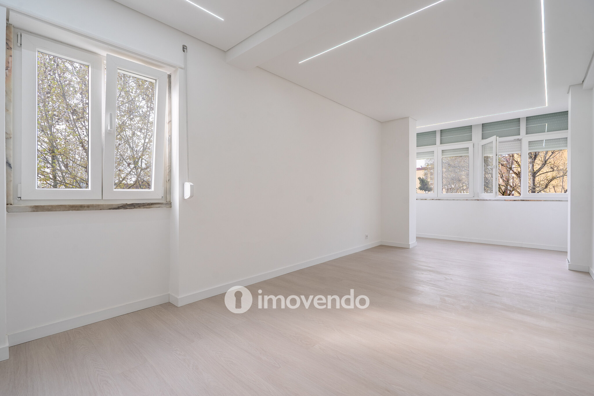 Apartamento T3 remodelado, com cozinha equipada, na Serra das Minas