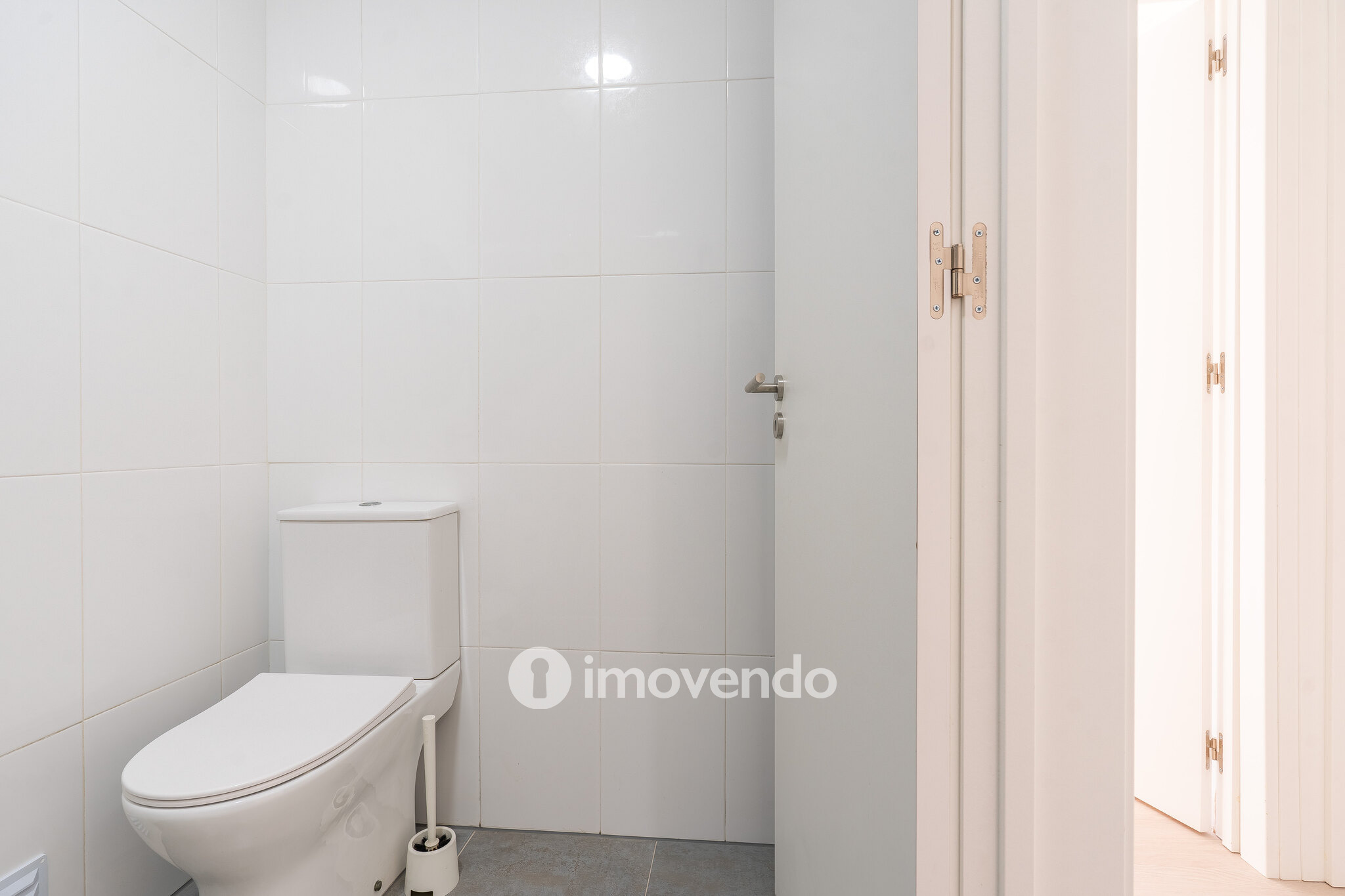 Apartamento T3 remodelado, com cozinha equipada, na Serra das Minas