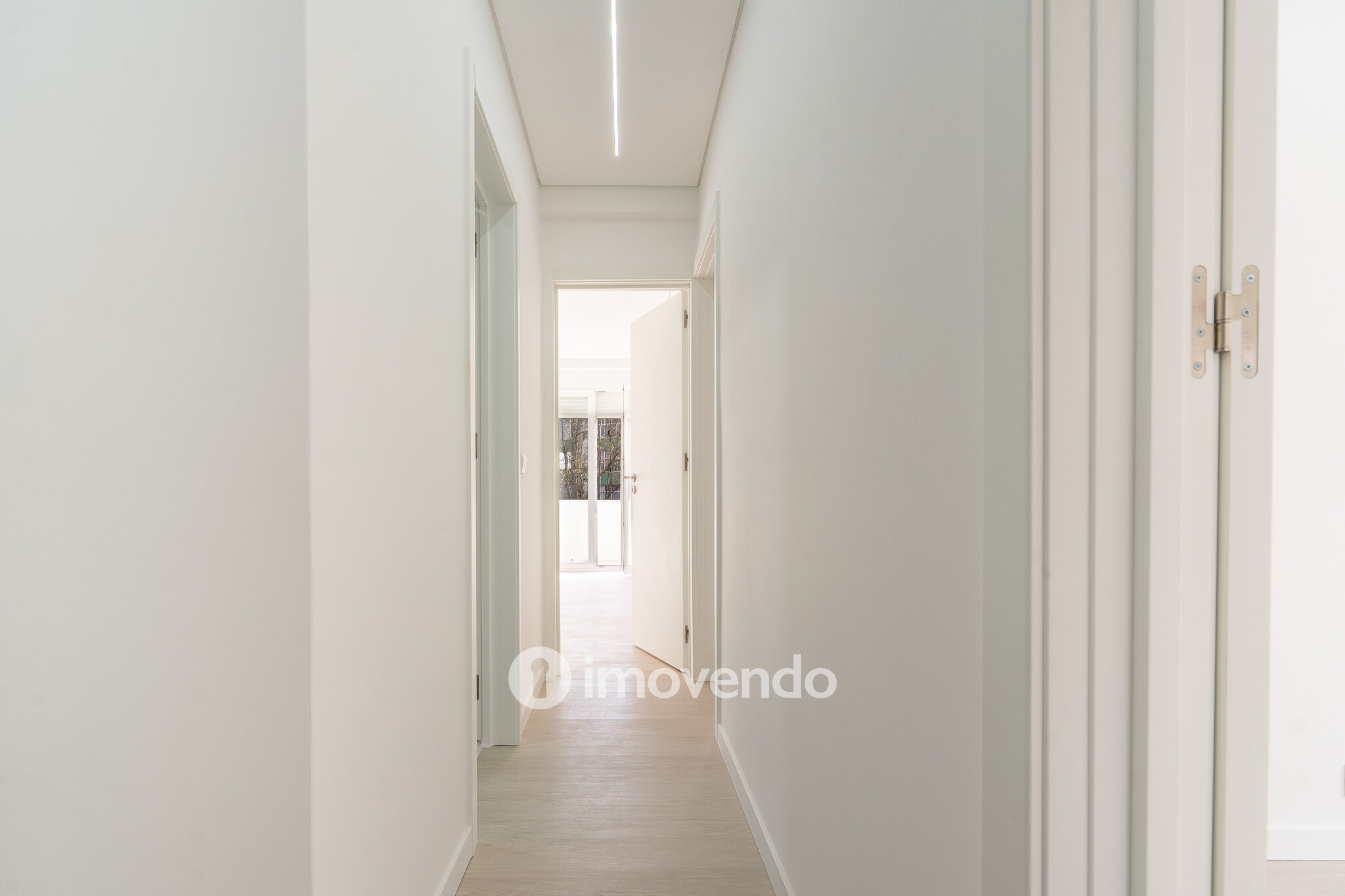 Apartamento T3 remodelado, com cozinha equipada, na Serra das Minas