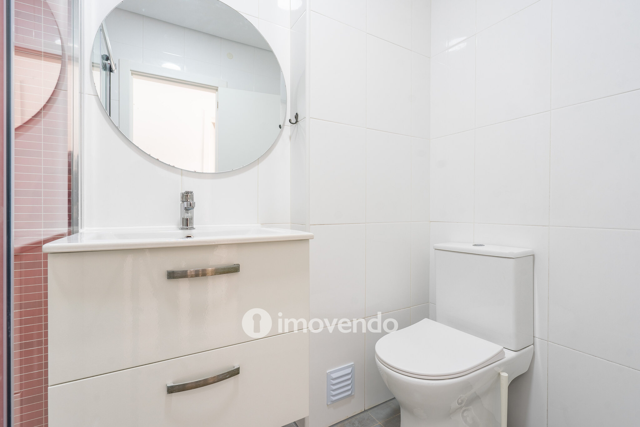 Apartamento T3 remodelado, com cozinha equipada, na Serra das Minas