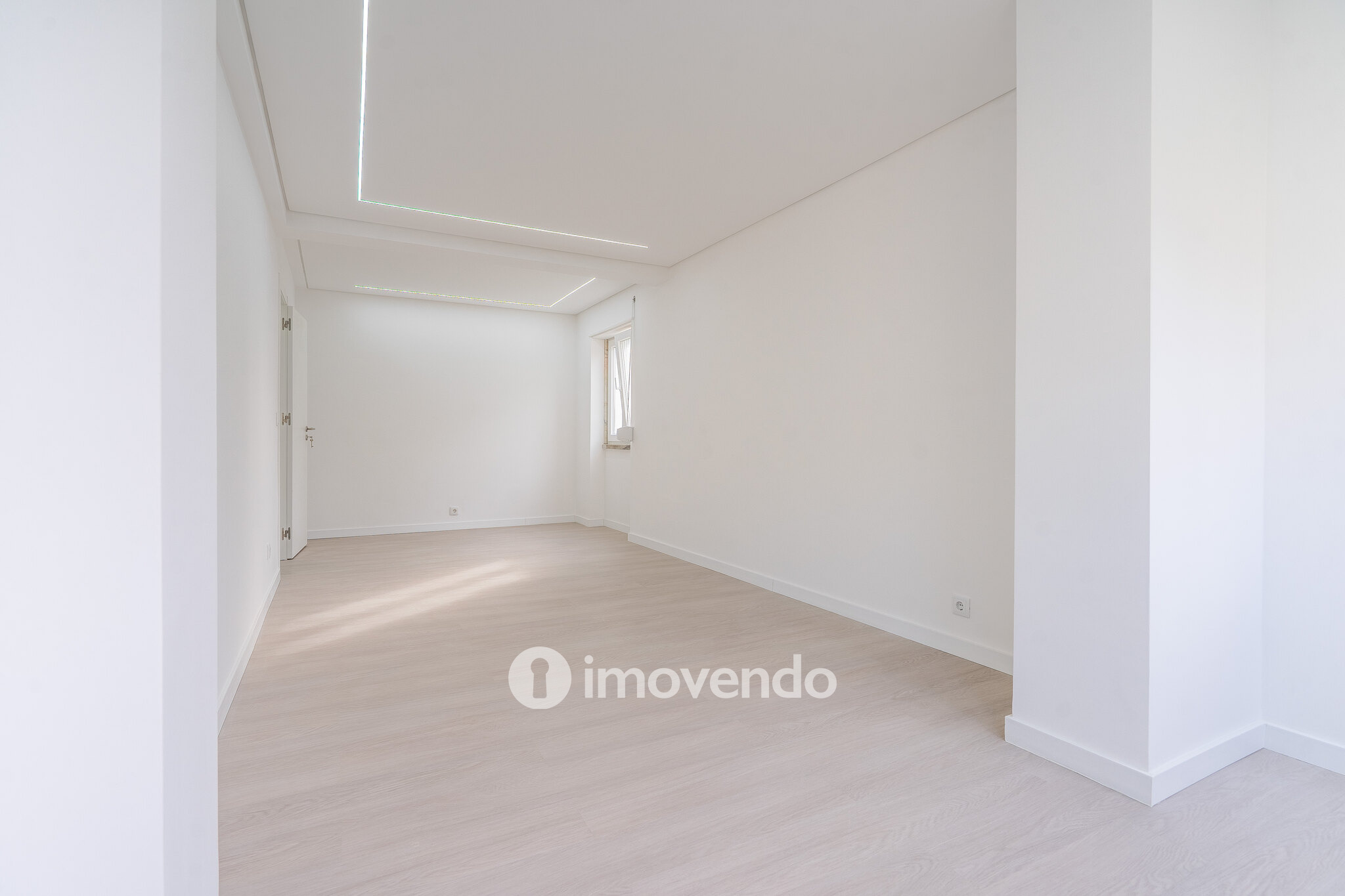 Apartamento T3 remodelado, com cozinha equipada, na Serra das Minas