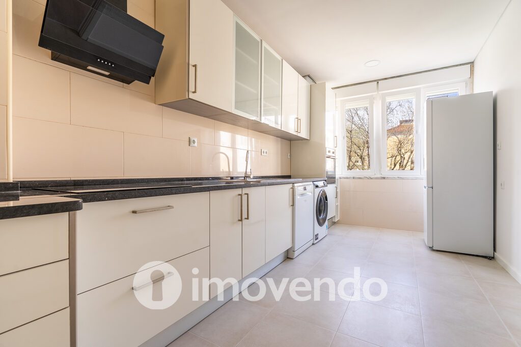 Apartamento T3 em Sintra, Rio de Mouro com 87 m<sup>2</sup> por 345.000
