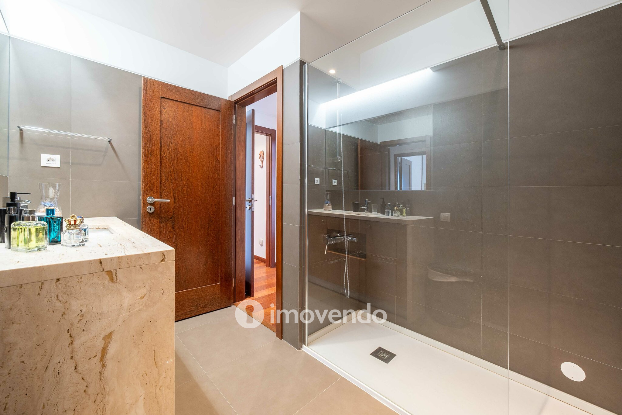 Apartamento T1 moderno e exclusivo, com estacionamento, nos Olivais