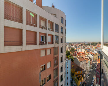 Apartamento T2 remodelado, com parqueamento e vistas únicas, em Lisboa