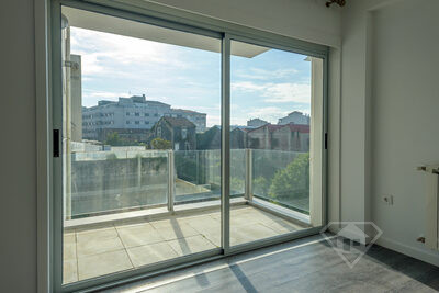 Apartamento T3 pronto a habitar, com lugar de estacionamento, no Porto