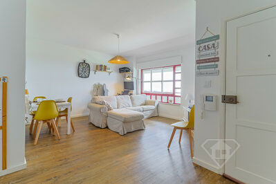 Apartamento T3 remodelado, com vistas sobre o Rio Tejo, em Marvila