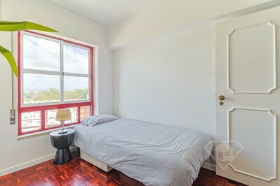 Apartamento T3 remodelado, com vistas sobre o Rio Tejo, em Marvila