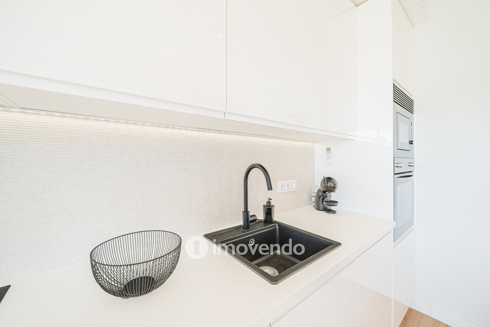 Apartamento T3 totalmente remodelado e mobilado, na Costa da Caparica