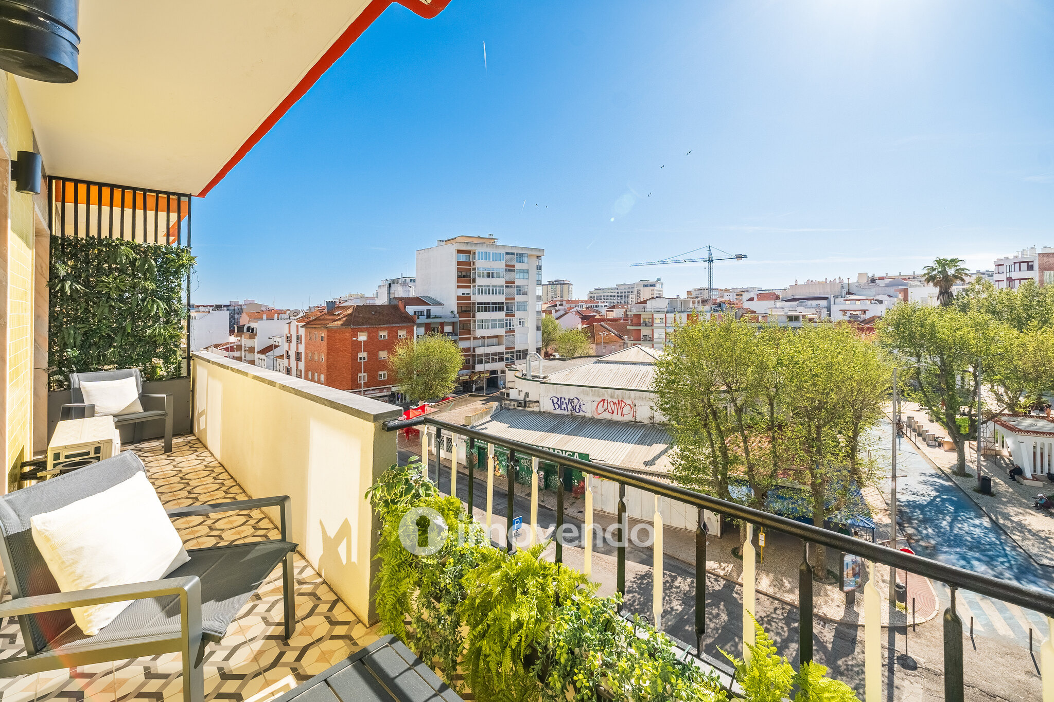 Apartamento T3 totalmente remodelado e mobilado, na Costa da Caparica