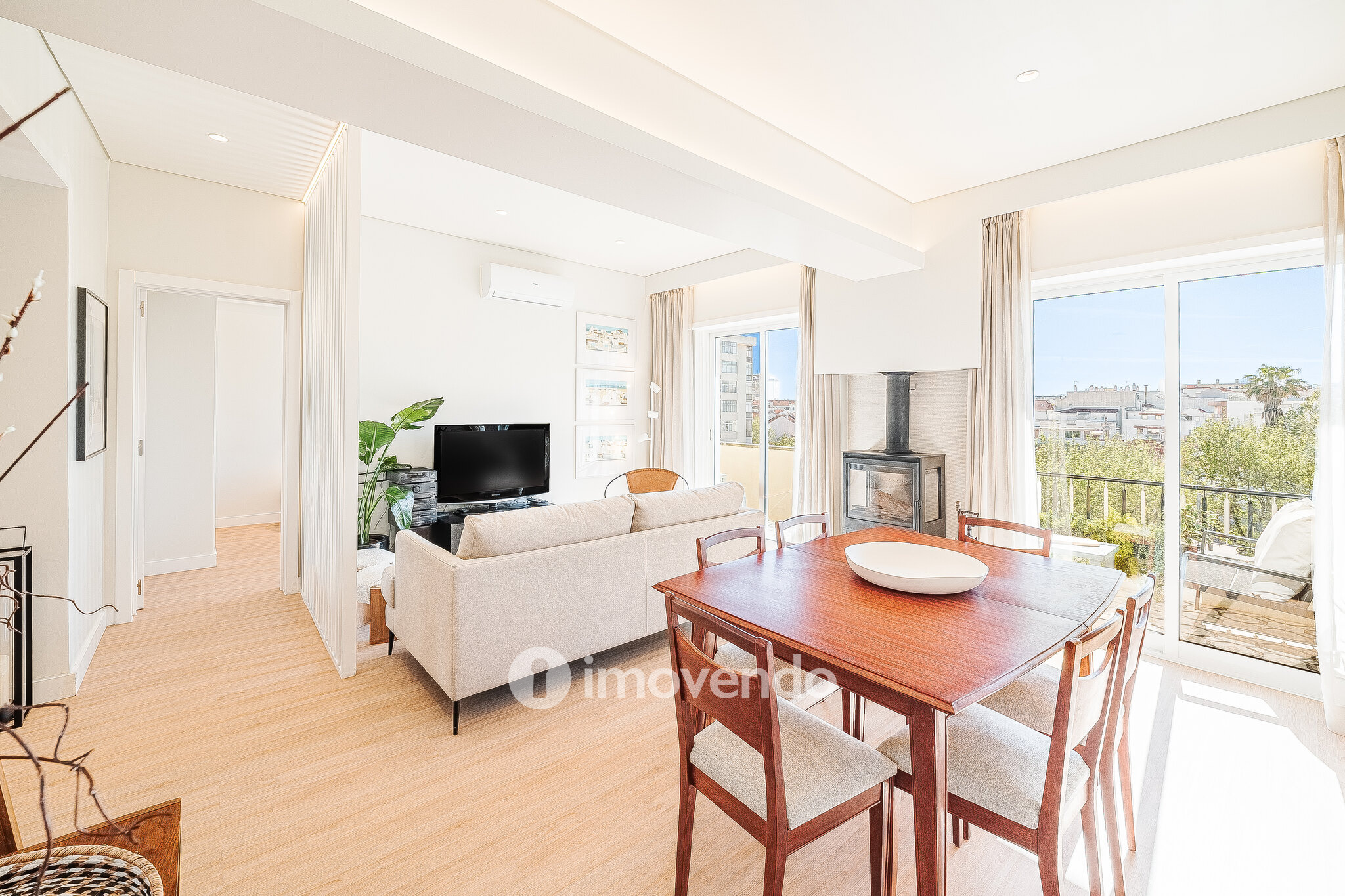 Apartamento T3 totalmente remodelado e mobilado, na Costa da Caparica