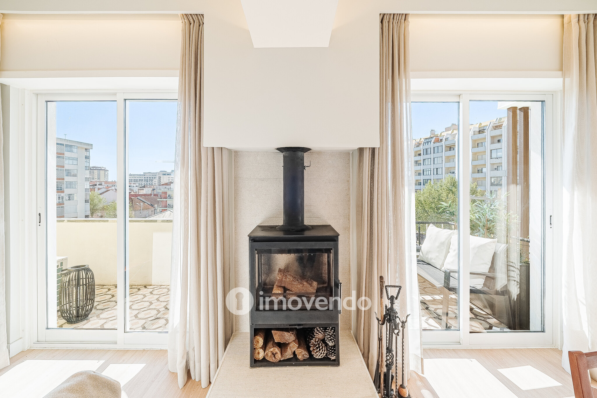 Apartamento T3 totalmente remodelado e mobilado, na Costa da Caparica