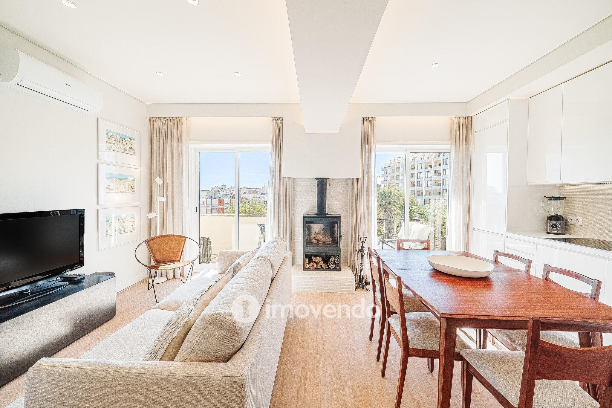 Apartamento T3 totalmente remodelado e mobilado, na Costa da Caparica