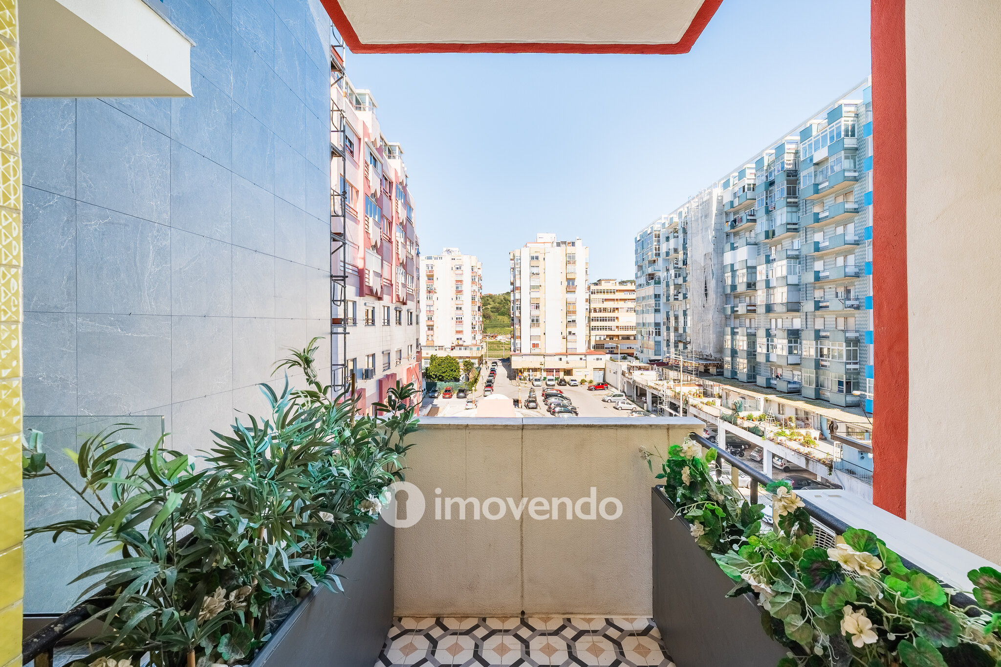 Apartamento T3 totalmente remodelado e mobilado, na Costa da Caparica