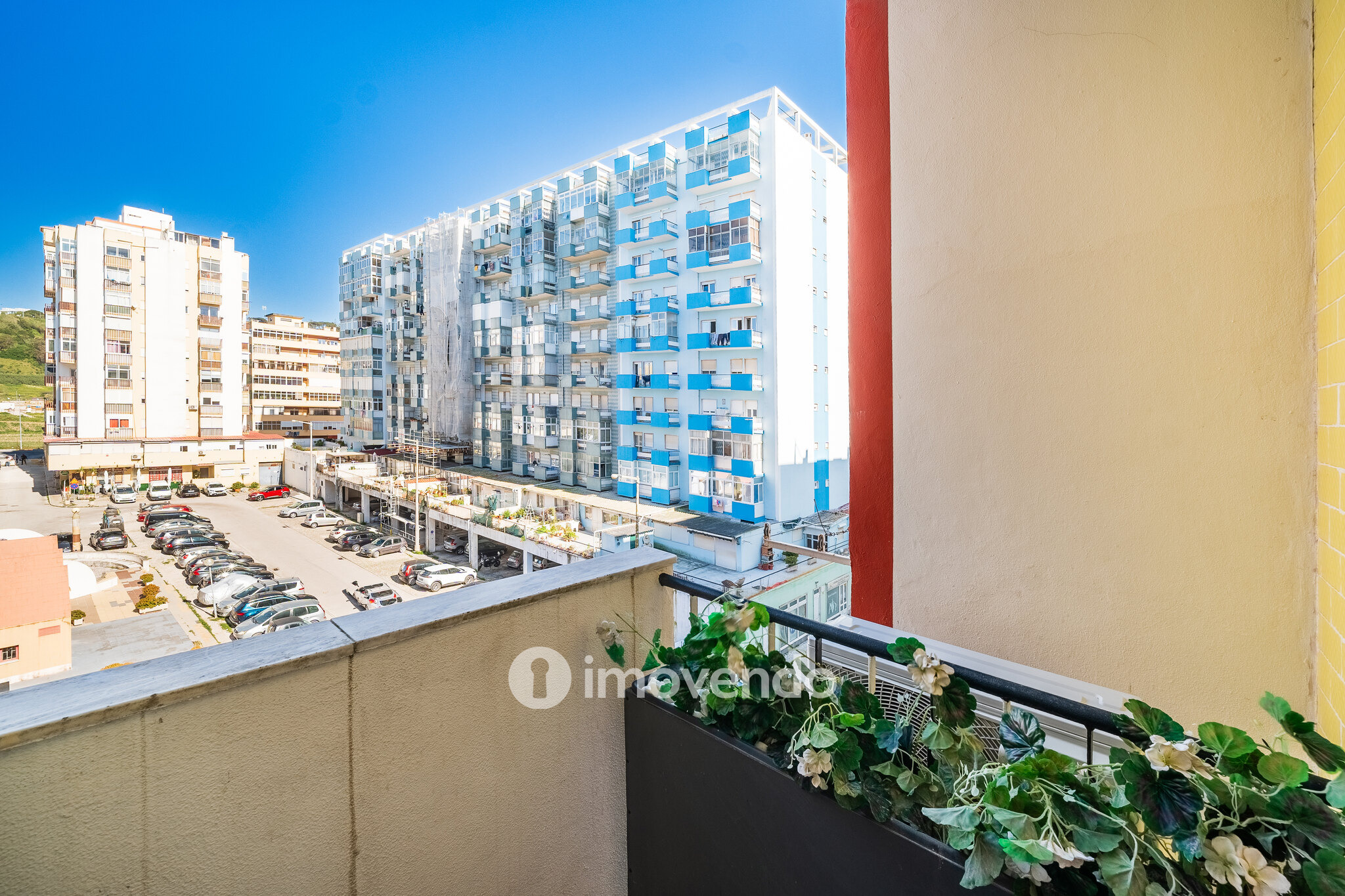 Apartamento T3 totalmente remodelado e mobilado, na Costa da Caparica