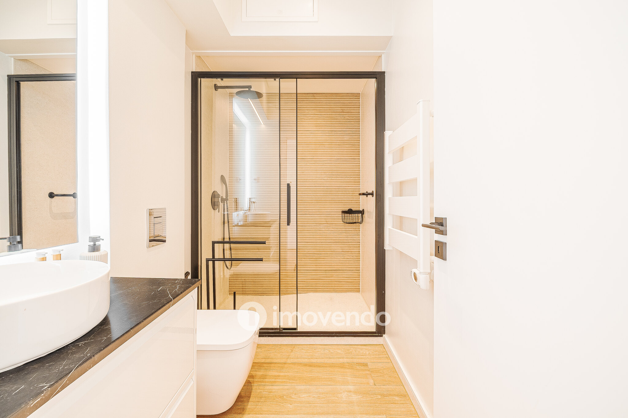 Apartamento T3 totalmente remodelado e mobilado, na Costa da Caparica