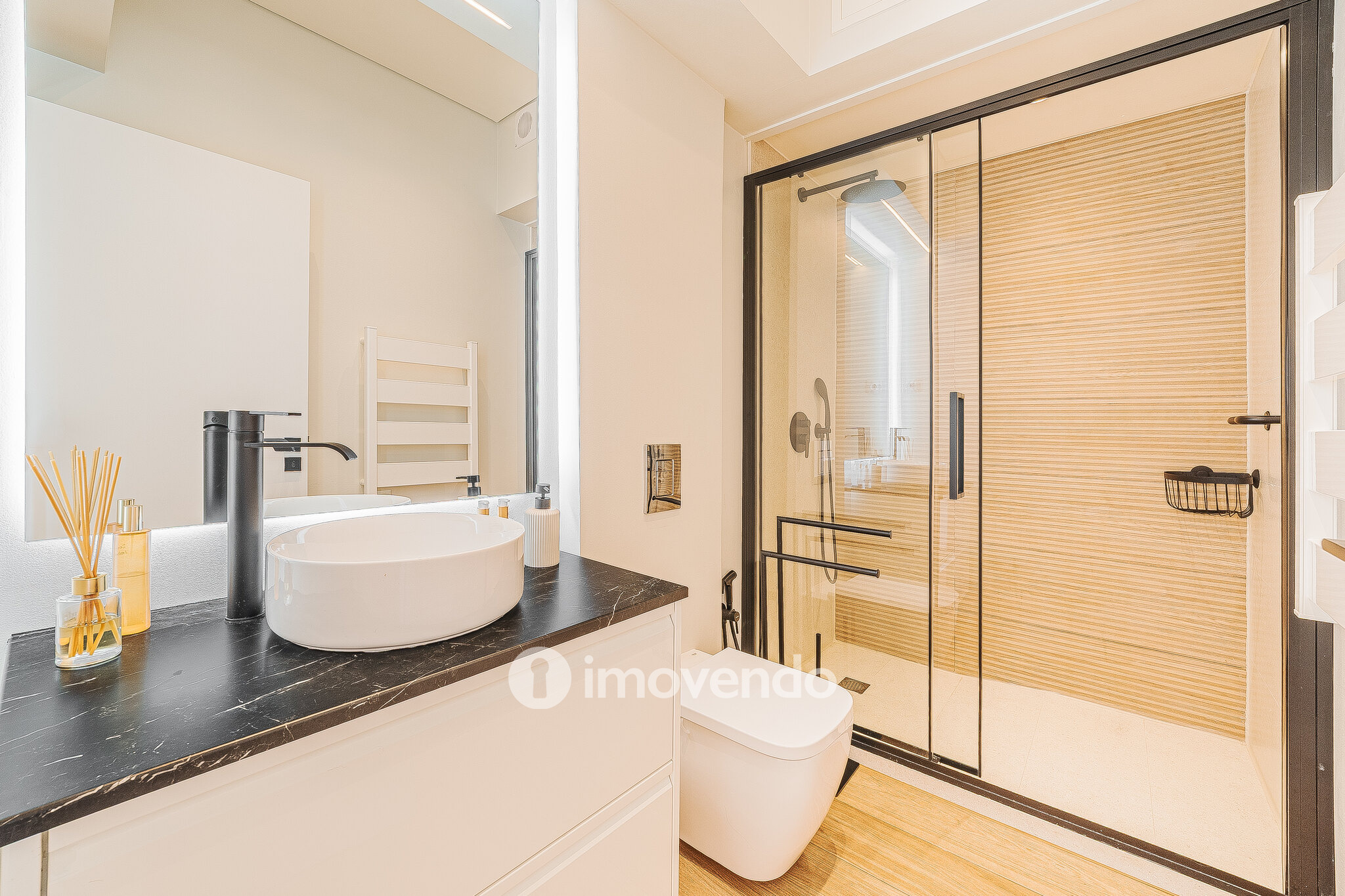 Apartamento T3 totalmente remodelado e mobilado, na Costa da Caparica