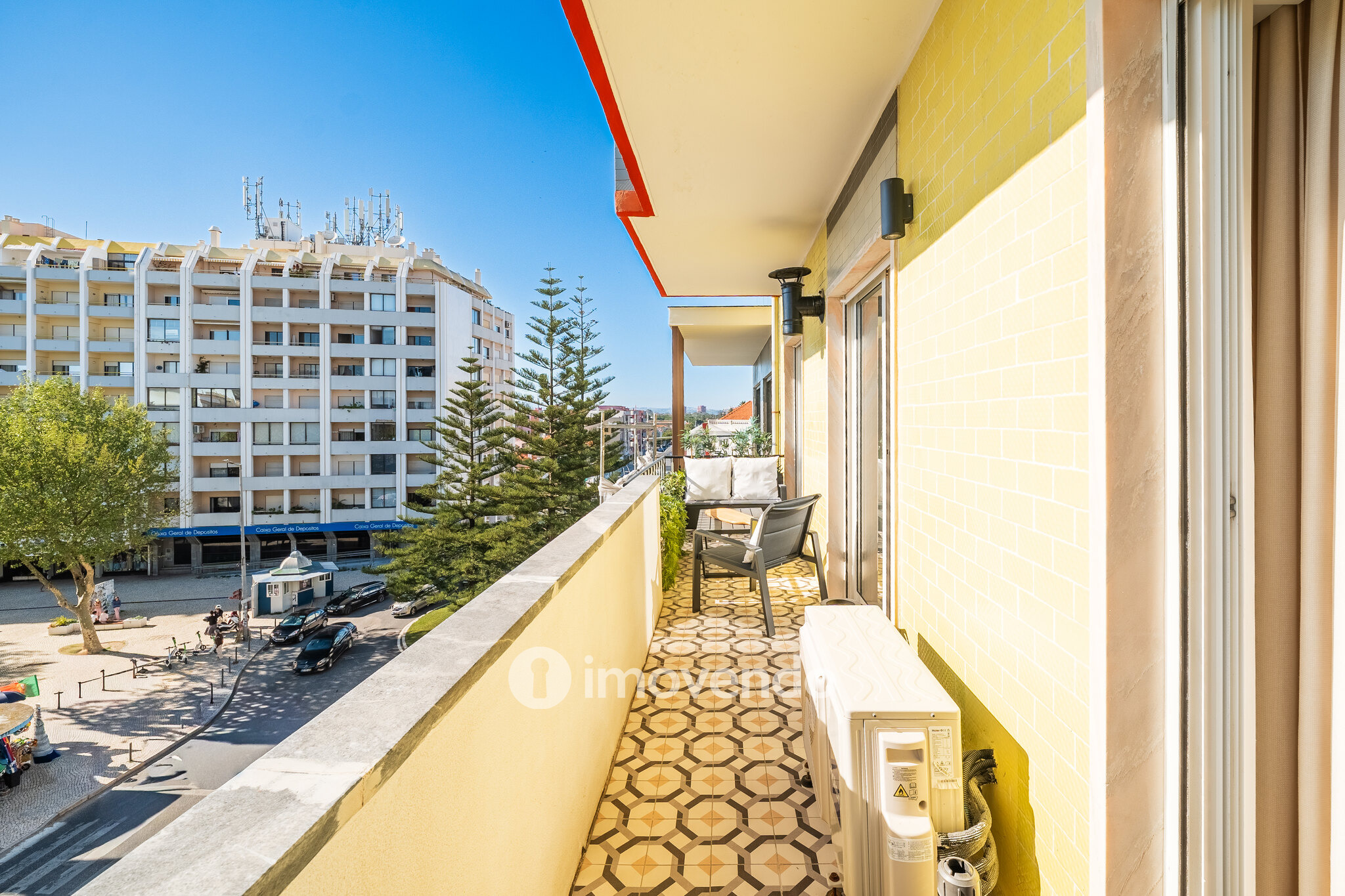 Apartamento T3 totalmente remodelado e mobilado, na Costa da Caparica