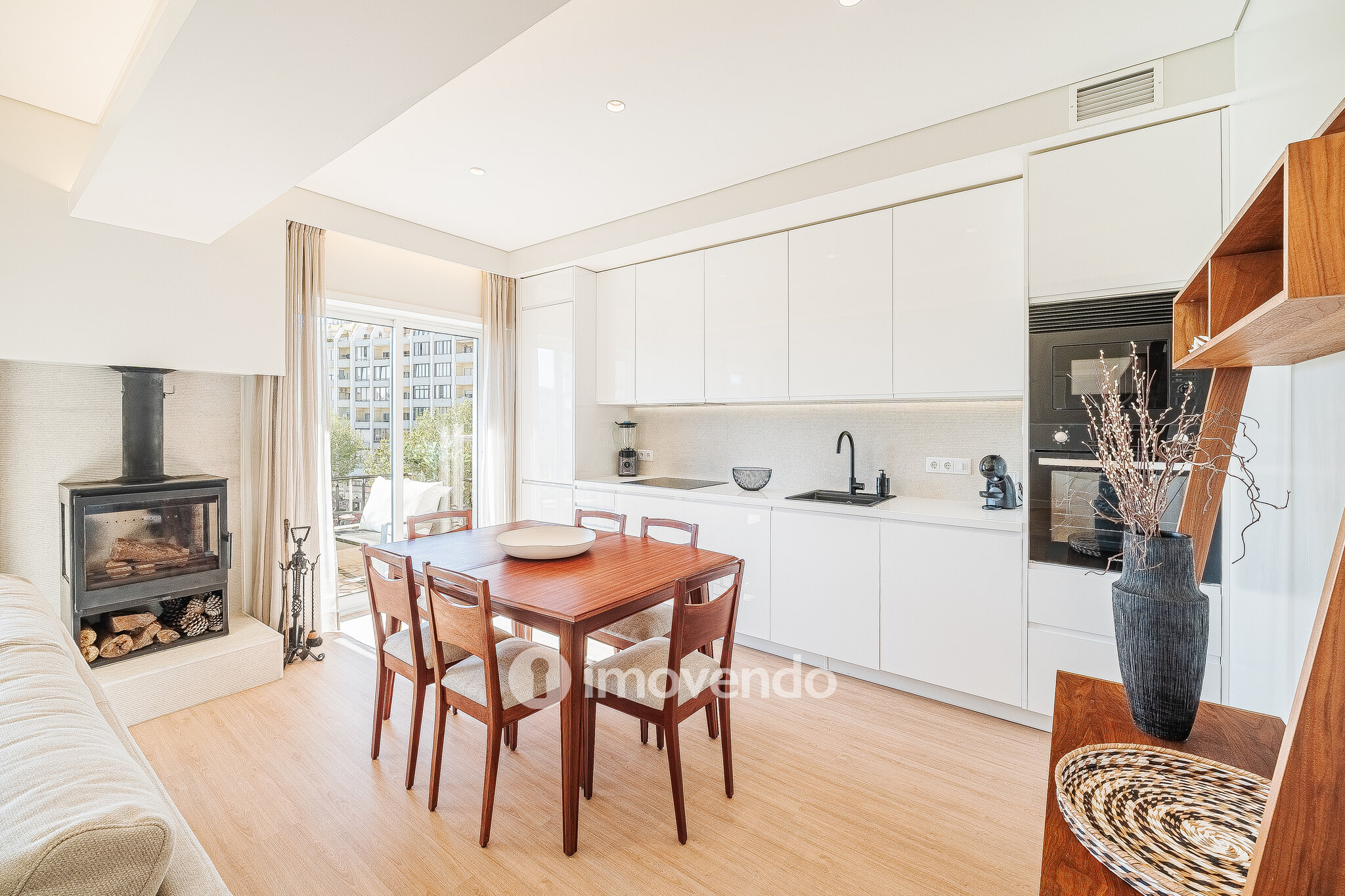 Apartamento T3 totalmente remodelado e mobilado, na Costa da Caparica