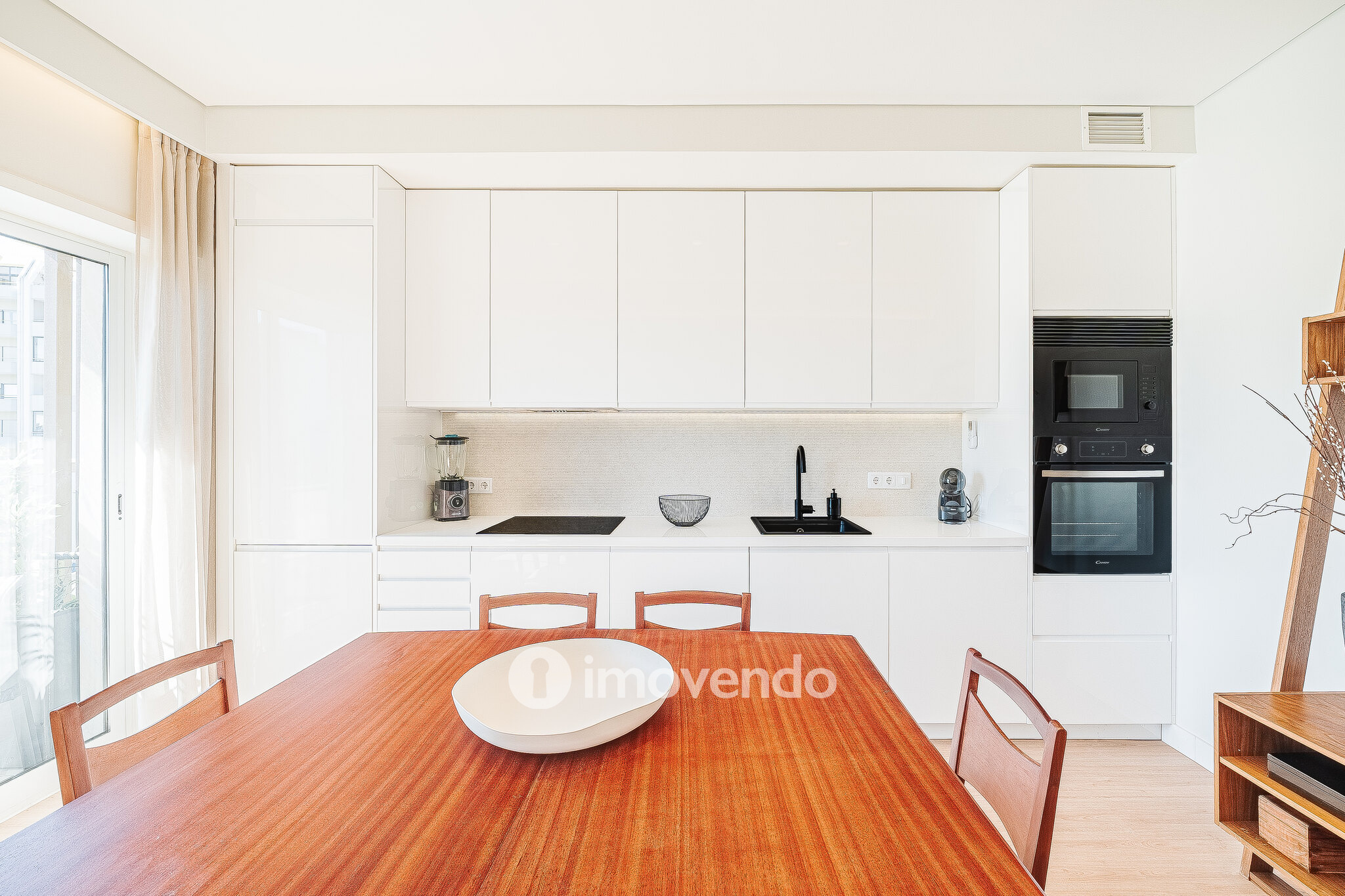 Apartamento T3 totalmente remodelado e mobilado, na Costa da Caparica