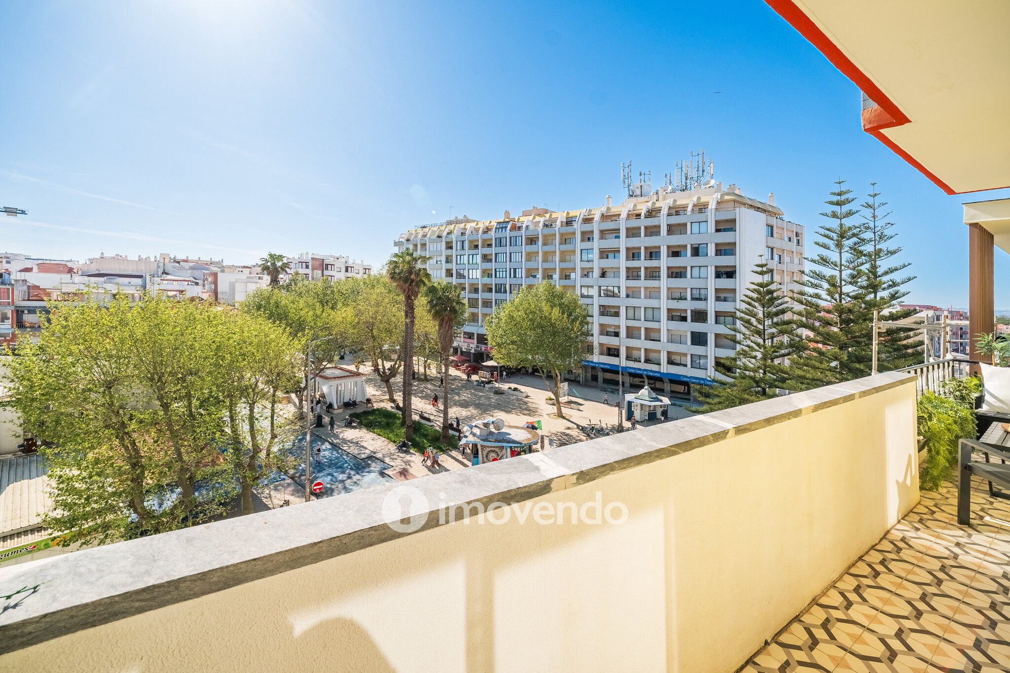 Apartamento T3 totalmente remodelado e mobilado, na Costa da Caparica