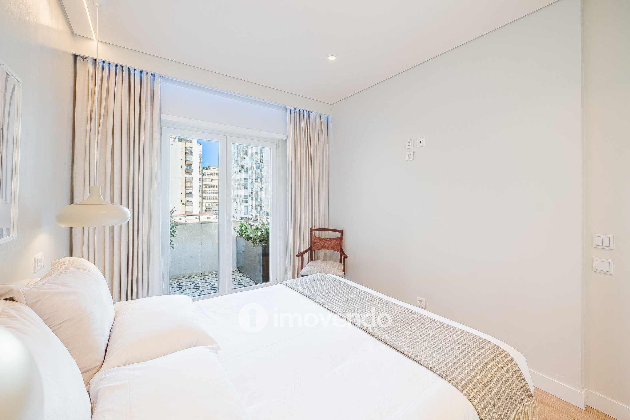 Apartamento T3 totalmente remodelado e mobilado, na Costa da Caparica