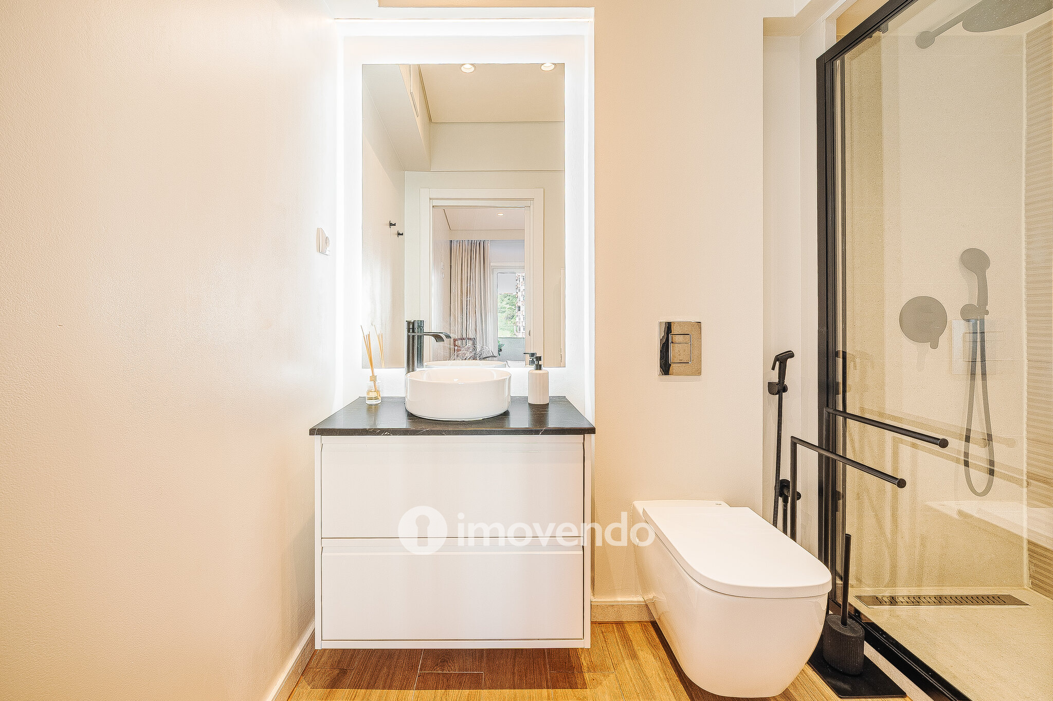 Apartamento T3 totalmente remodelado e mobilado, na Costa da Caparica