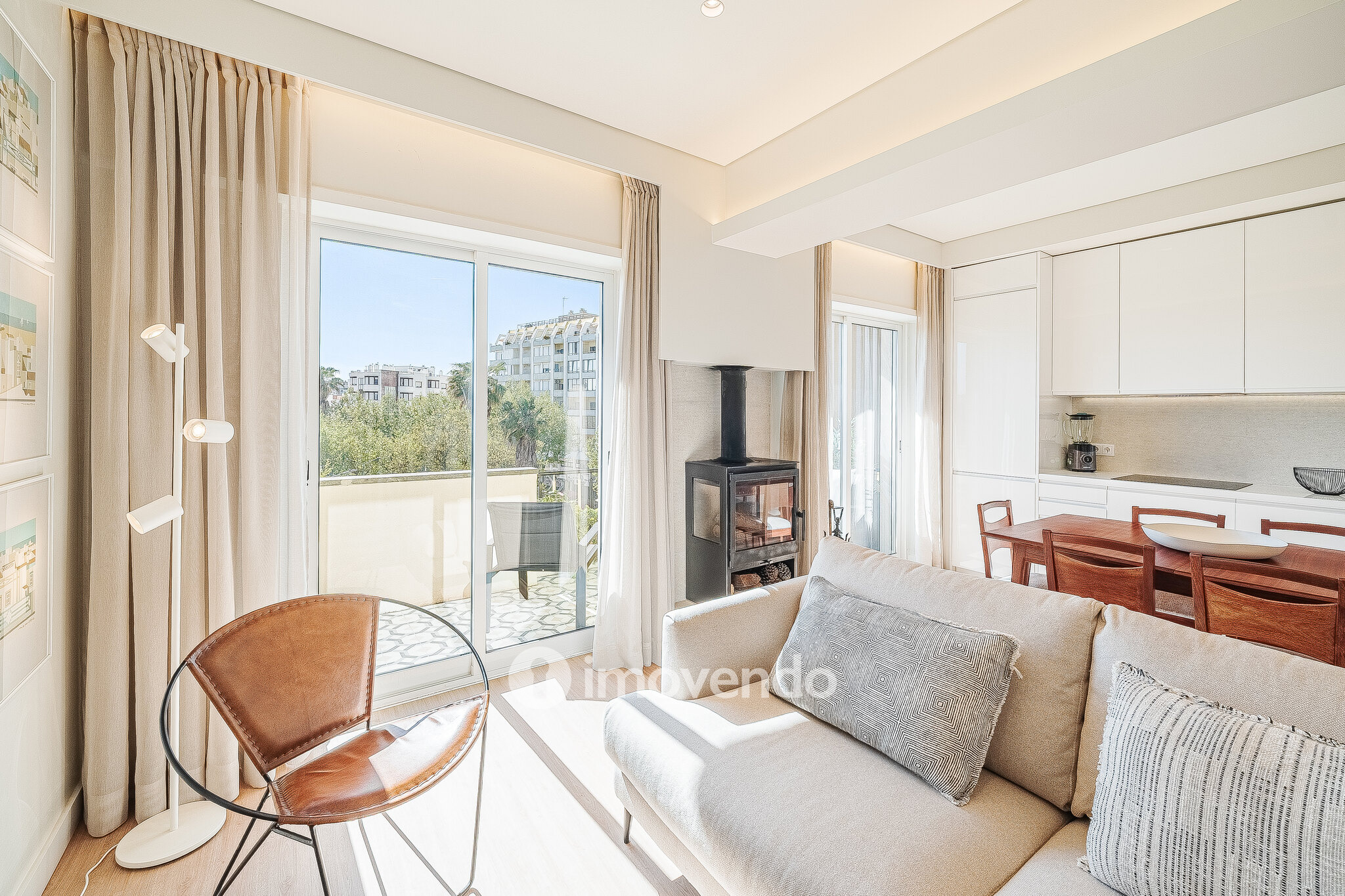 Apartamento T3 totalmente remodelado e mobilado, na Costa da Caparica