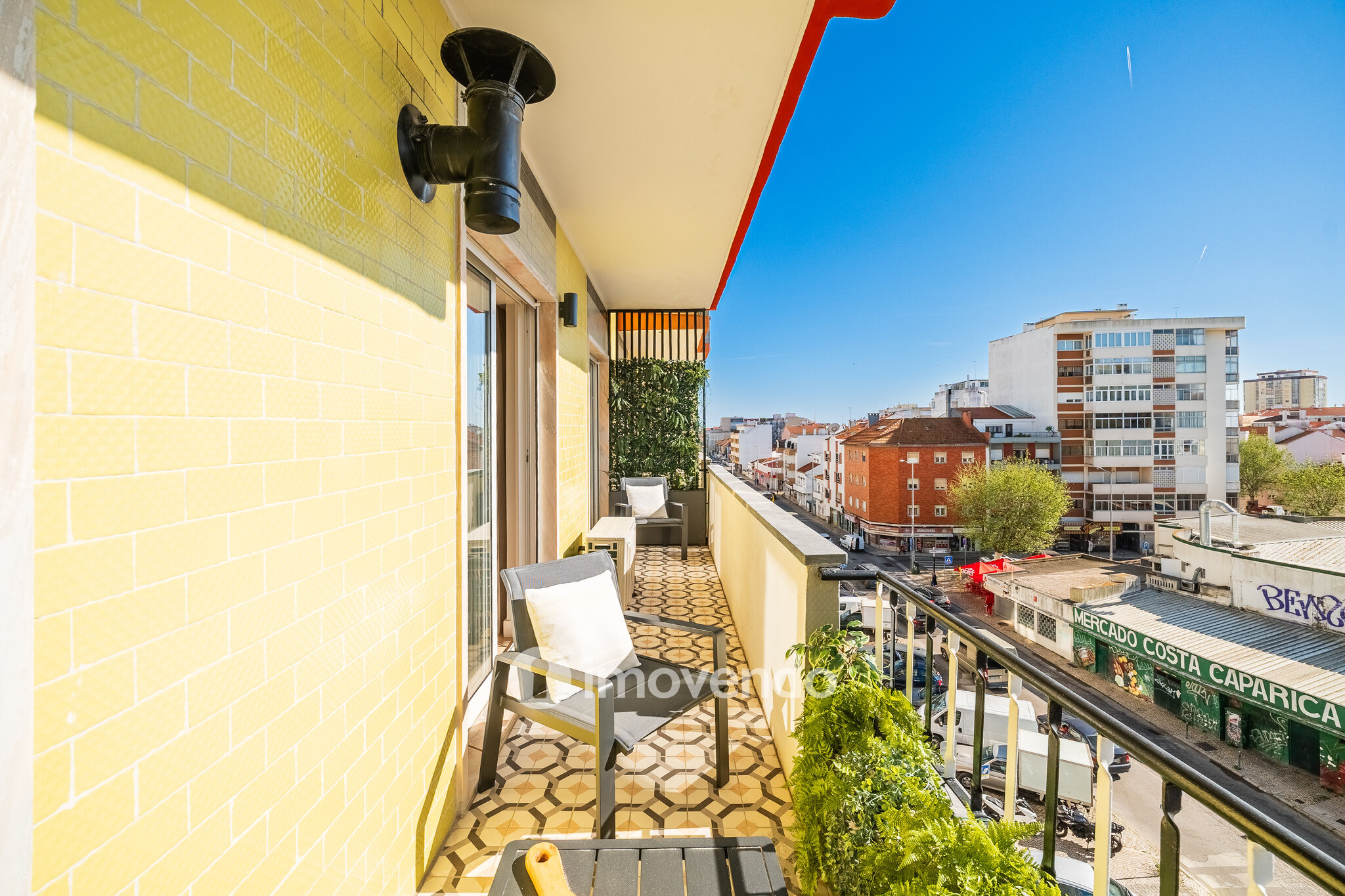 Apartamento T3 totalmente remodelado e mobilado, na Costa da Caparica