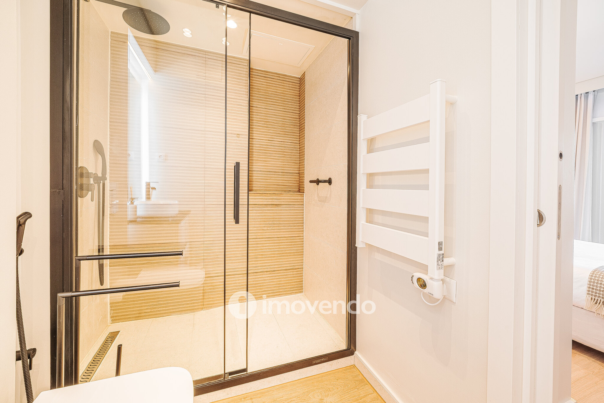 Apartamento T3 totalmente remodelado e mobilado, na Costa da Caparica