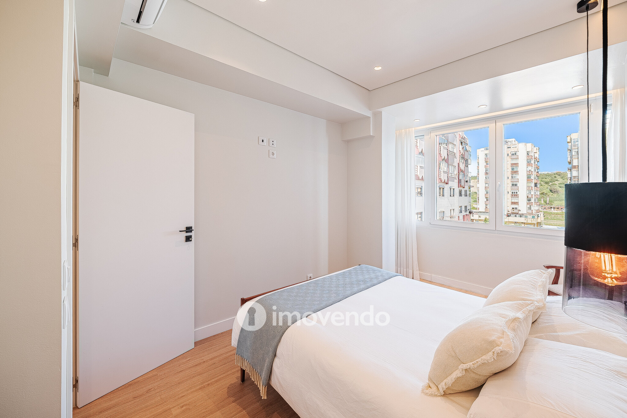 Apartamento T3 totalmente remodelado e mobilado, na Costa da Caparica