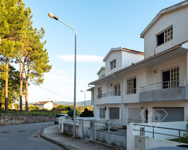 Moradia T5, com garagem e próximo da praia, em Viana do Castelo