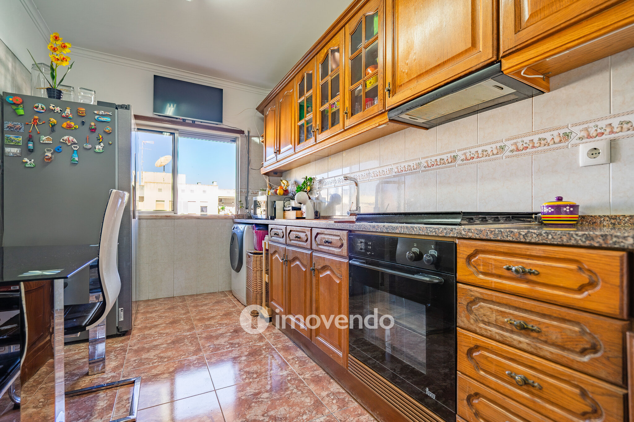 Apartamento T2 luminoso, com uma cave enorme, em Corroios