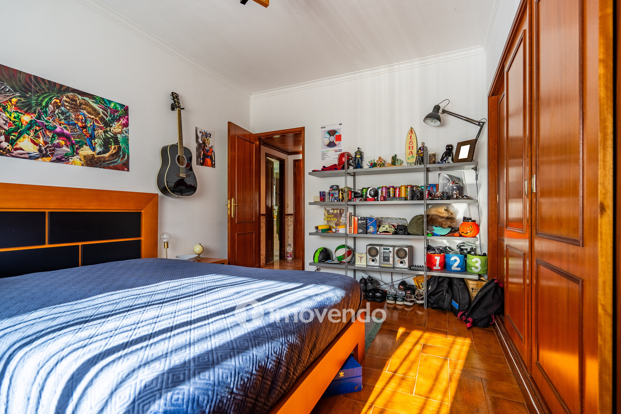 Apartamento T2 luminoso, com uma cave enorme, em Corroios