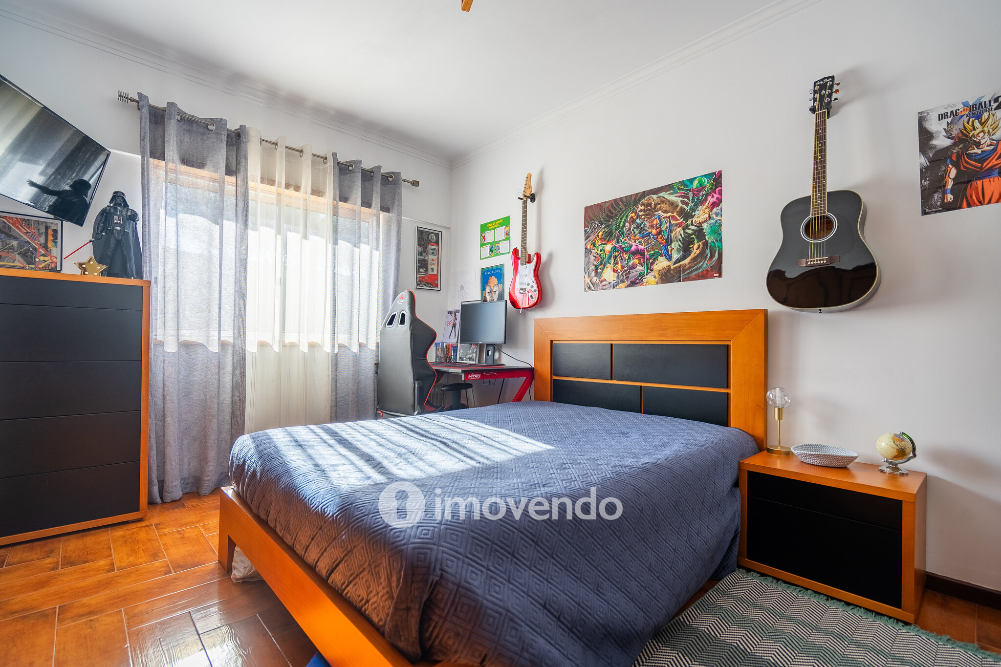 Apartamento T2 luminoso, com uma cave enorme, em Corroios