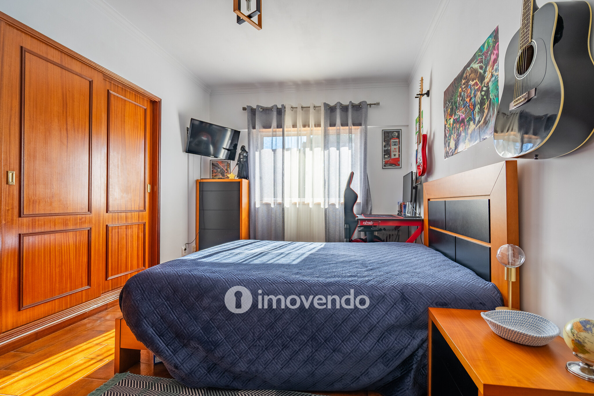 Apartamento T2 luminoso, com uma cave enorme, em Corroios
