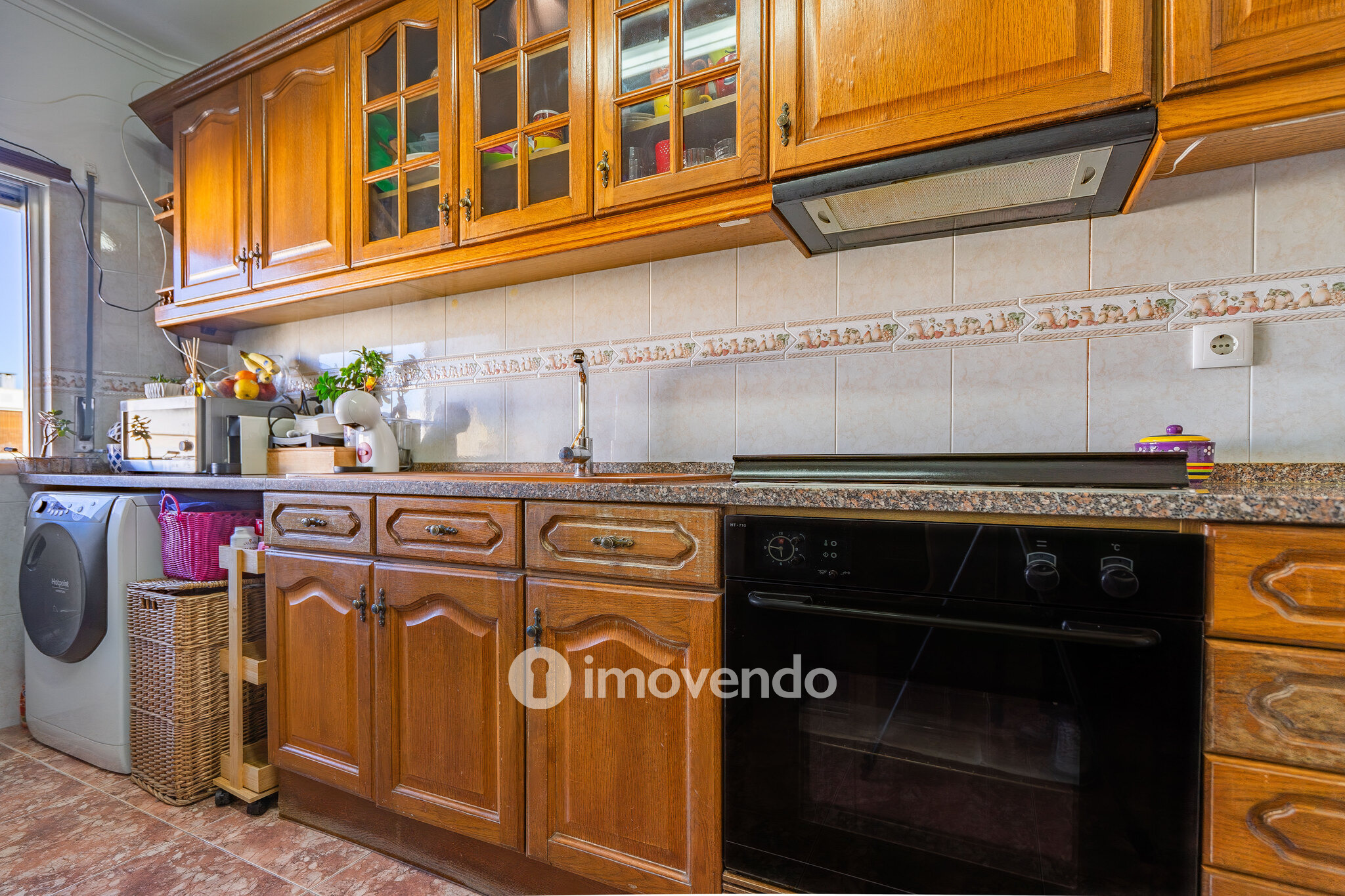 Apartamento T2 luminoso, com uma cave enorme, em Corroios