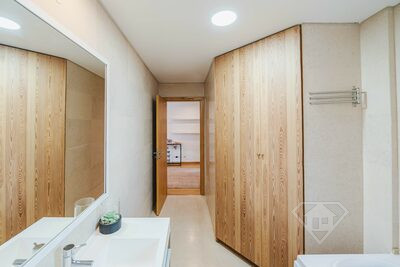 Apartamento T2 exclusivo, com estacionamento e arrecadação, na Ajuda