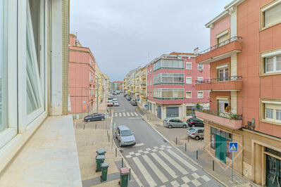 Apartamento T3, totalmente mobilado e equipado, em Alcântara, Lisboa